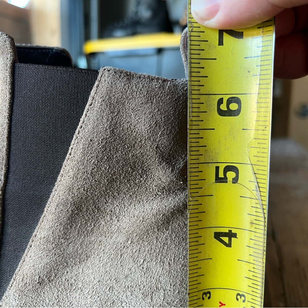 Like NEW! Aquatalia Beige Suede Chelsea boots women size 9 - Picture 7 of 7